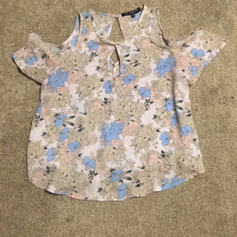 Women's One Heart Clothing Cold Shoulder Top Size M